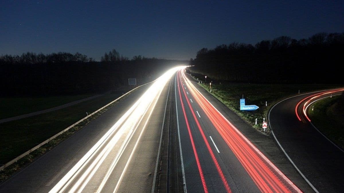 Elektrikli Araçlar sürüş Şarj