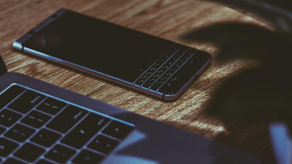 blackberry-5g-android-telefon-geliyor
